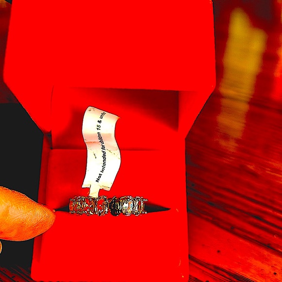 🌺NWTIBKurtGeigerLondonSparklingRhinestonesonesInfinityBand.signatureEagleHeadS:7 - Picture 5 of 10